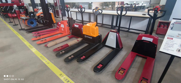 電動(dòng)叉車廠家行業(yè)發(fā)展與前景 電動(dòng)叉車廠家行業(yè)發(fā)展與前景