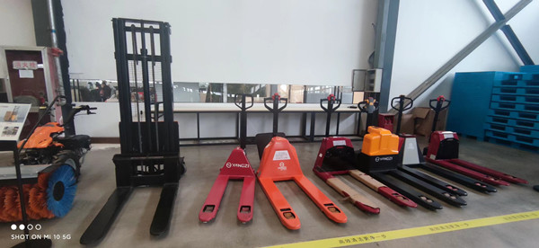 如何熟練使用手動液壓叉車 如何熟練使用手動液壓叉車