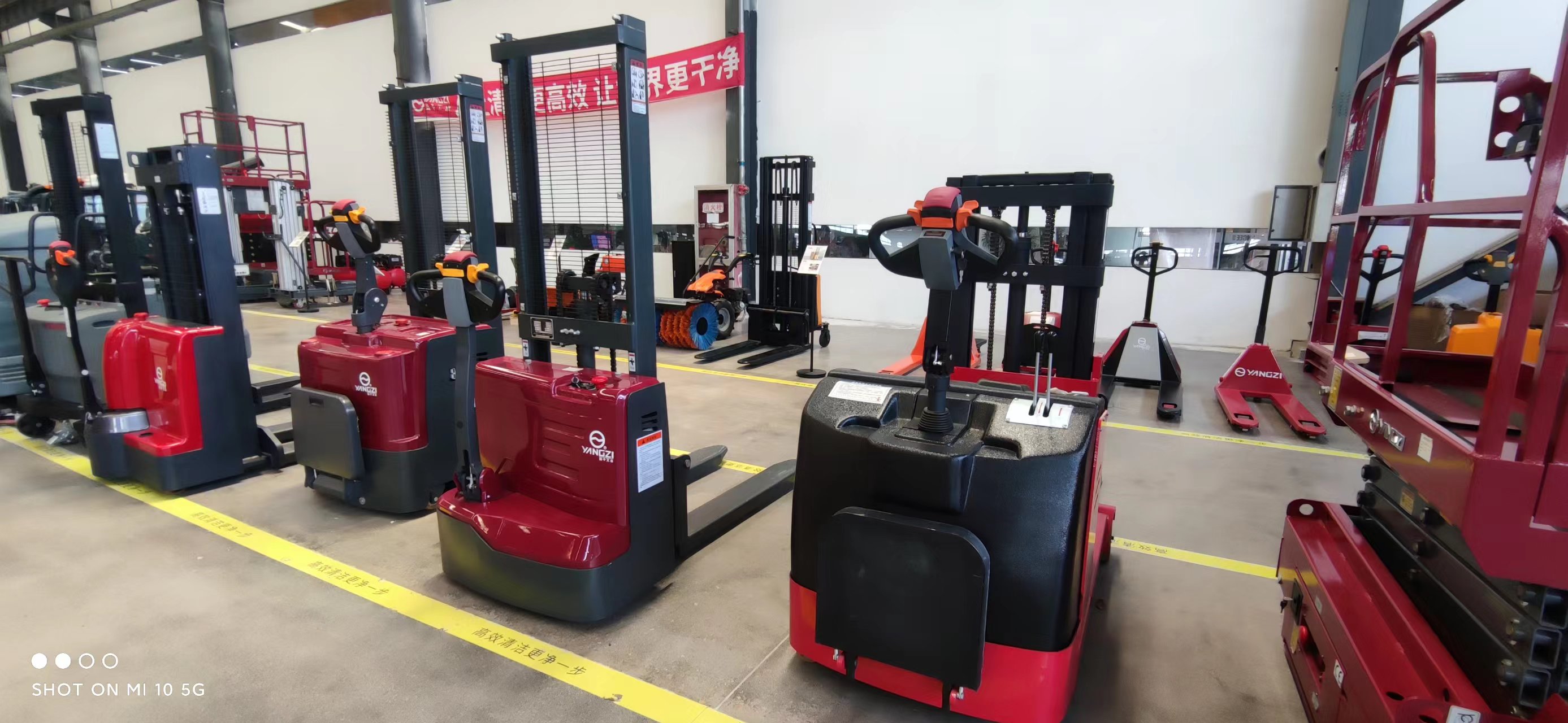 電動液壓叉車的特點是什么? 電動液壓叉車的特點是什么?